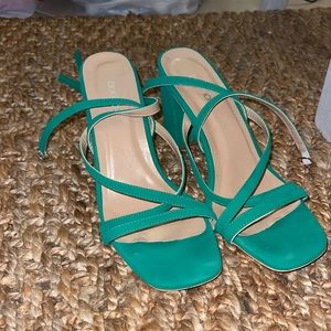 Boohoo Green strap heals